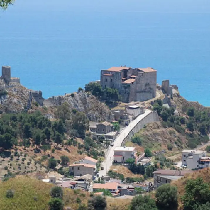 Roccella, il gruppo \"Bene comune\": «Inaugurata con un anno di ritardo la scalinata nel rione Croce»