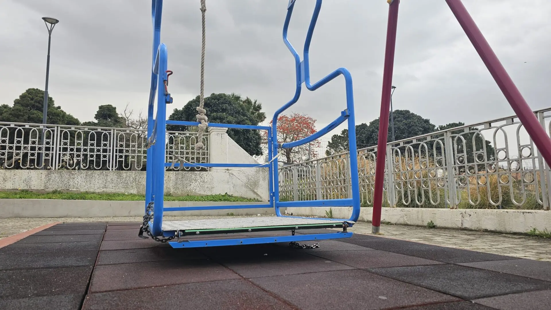 Reggio, vandali in azione al Waterfront: divelta una giostra inclusiva per bambini disabili