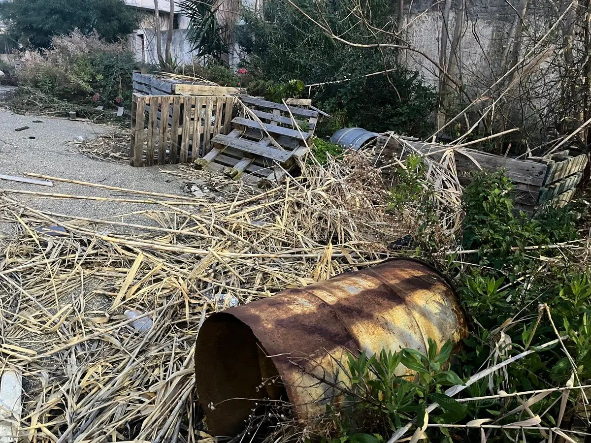 Reggio, fusti e degrado nell'ex ditta agrumaria a San Giorgio Extra: qualcosa si muove? - FOTO