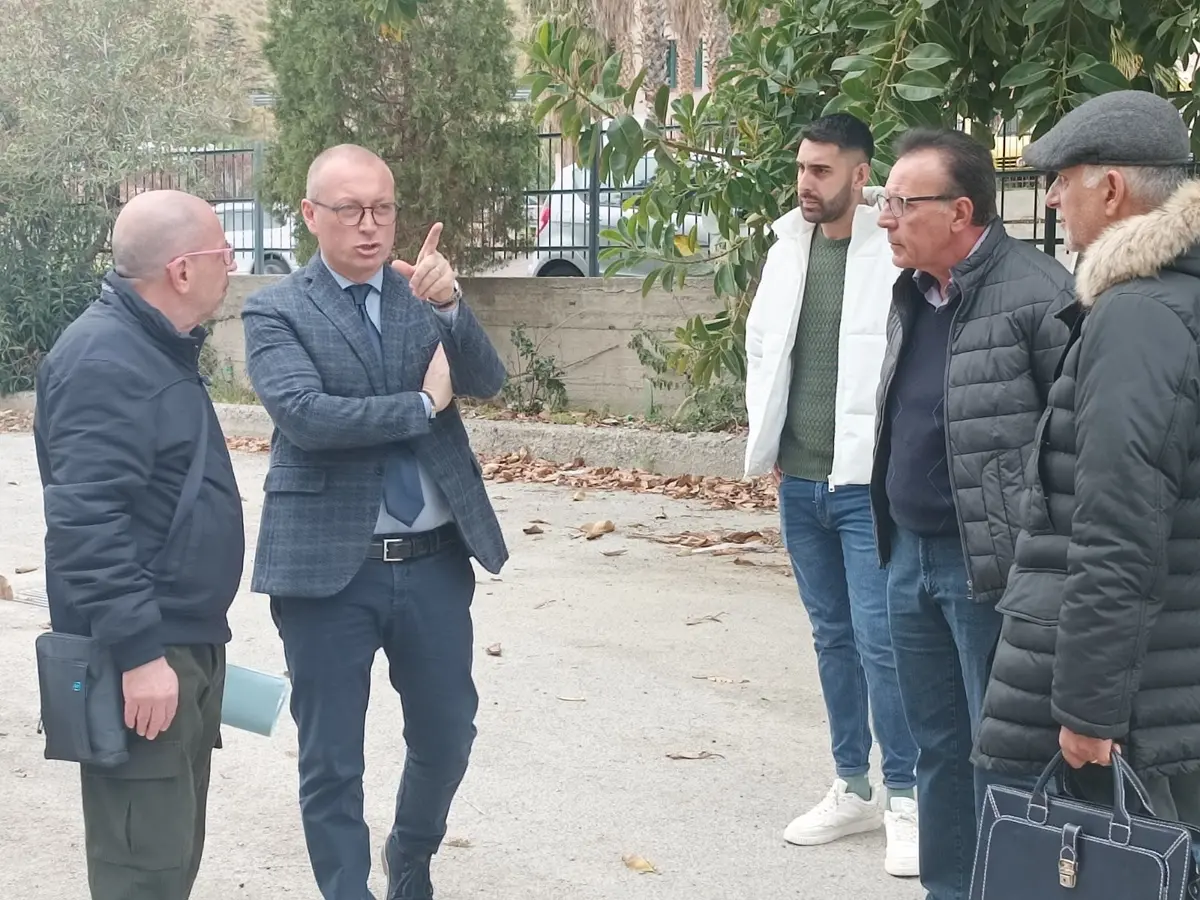 Melito, ultimati i lavori all'istituto scolastico Familiari: al via il rifacimento del campo sportivo