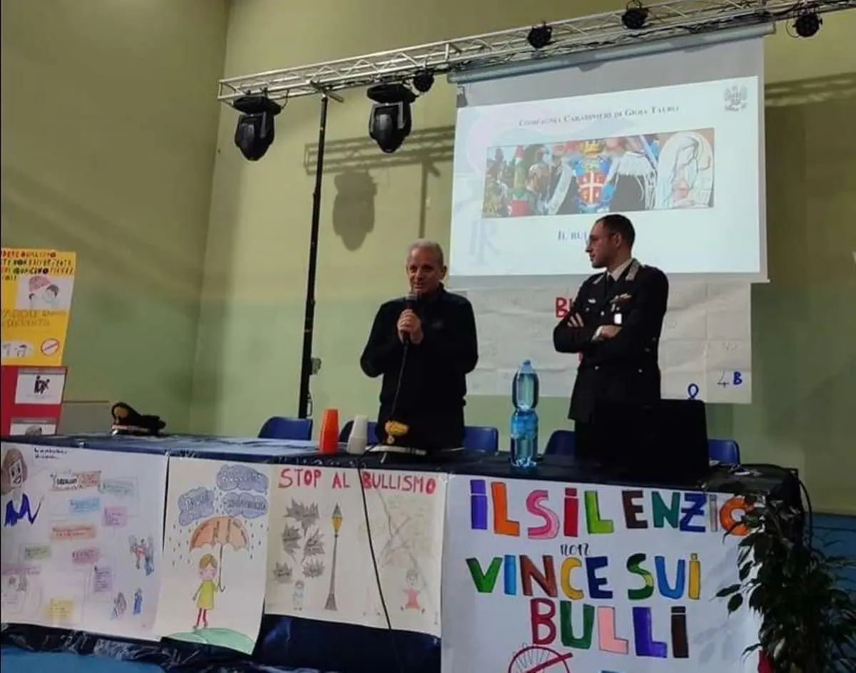 Piana di Gioia Tauro, il progetto di Legalità dell'Arma: i carabinieri incontrano gli studenti