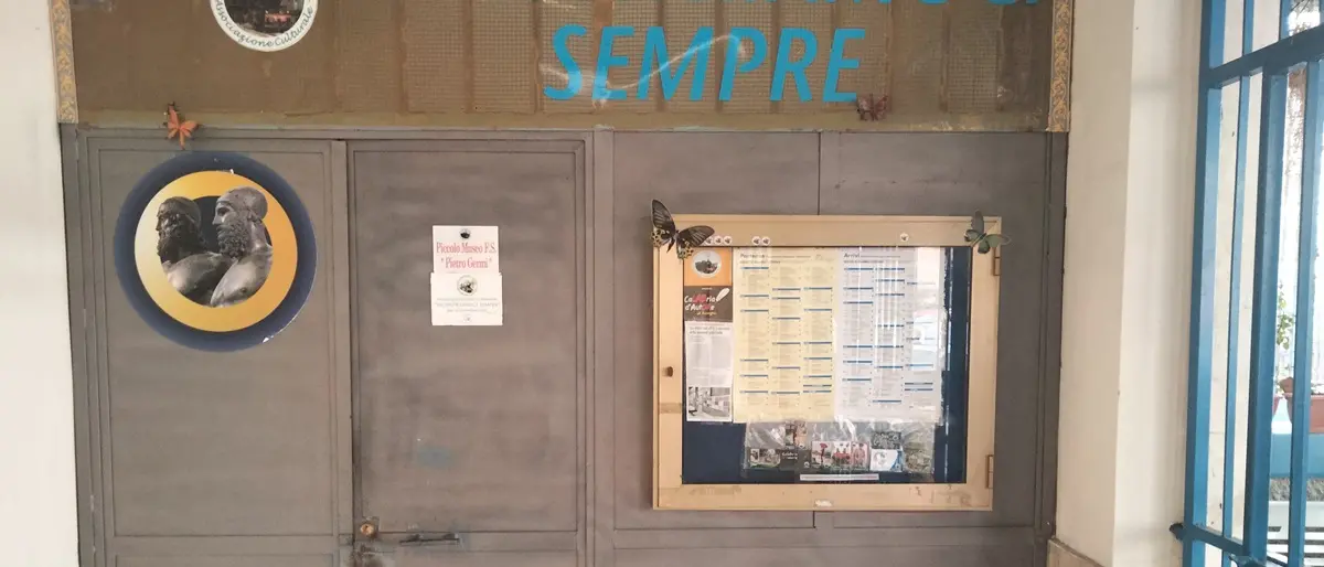 Reggio, la libreria e il piccolo museo Pietro Germi presso la sede di Incontriamoci sempre