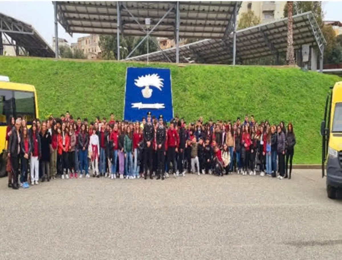Reggio, l'ic De Amicis-Bolani in visita presso la scuola Allievi Carabinieri