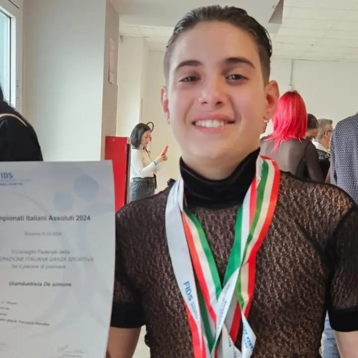 Gioiosa Jonica, il ballerino 14enne Giambattista De Simone qualificato al Mondiale con il suo Latin style