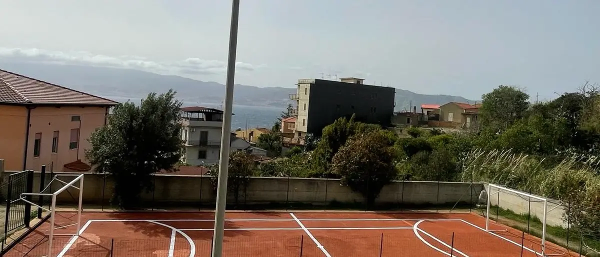 Villa San Giovanni, scuola di Acciarello pronta a riaprire con un campetto sportivo