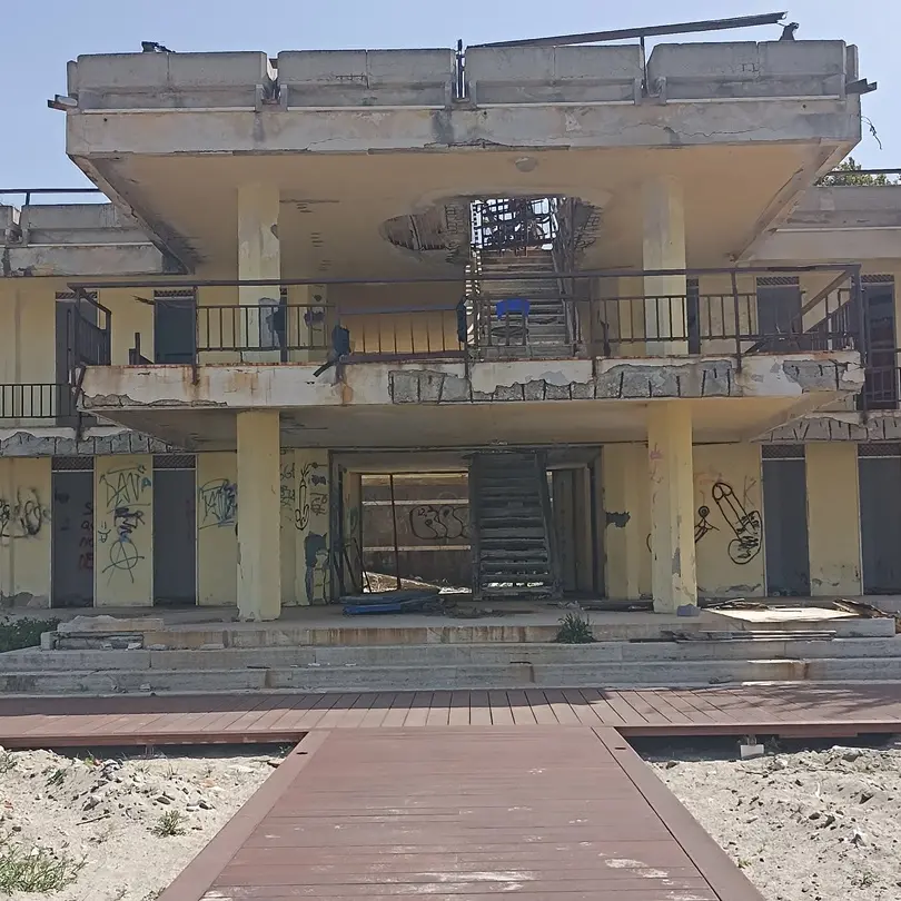 Reggio, un cittadino segnala lo stato di abbandono della zona del Lido comunale