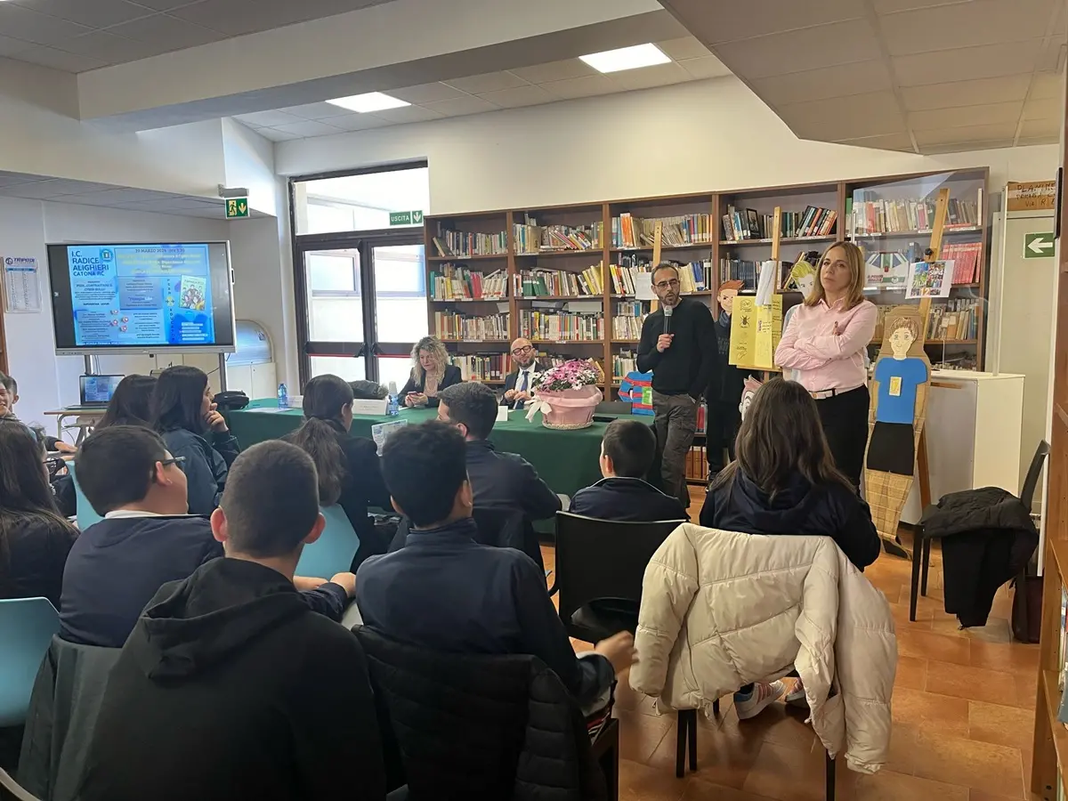 Reggio, all'istituto Radice-Alighieri di Catona la peer education per contrastare il cyberbullismo