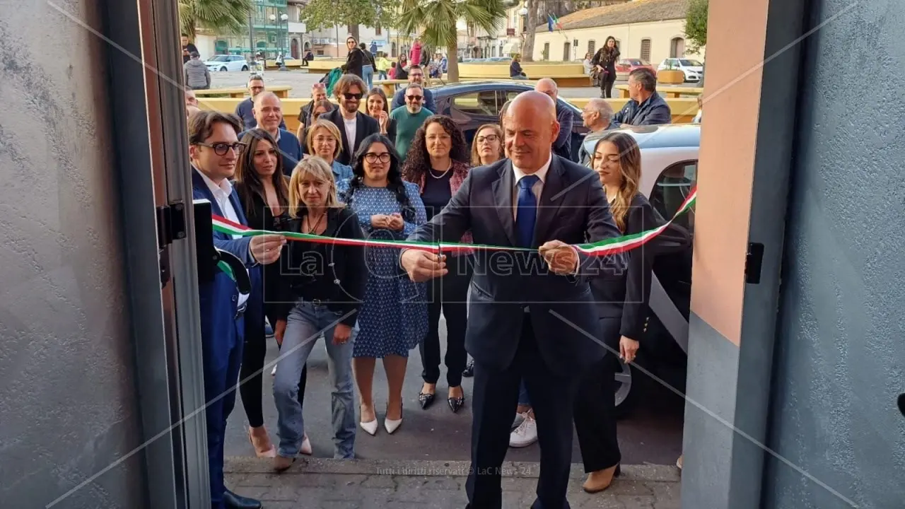 Elezioni a Gioia Tauro, il candidato a sindaco Rosario Schiavone incontra la cittadinanza