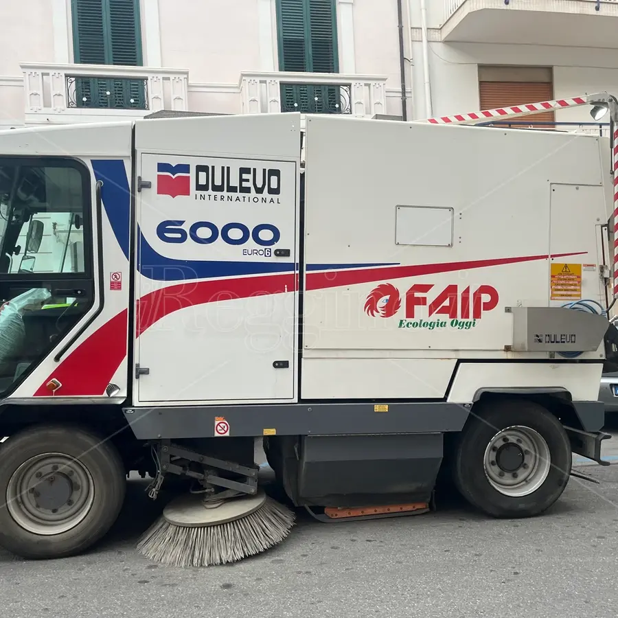 Raccolta rifiuti a Reggio, finisce l'era delle proroghe a Teknoservice: servizio affidato a Ecologia Oggi