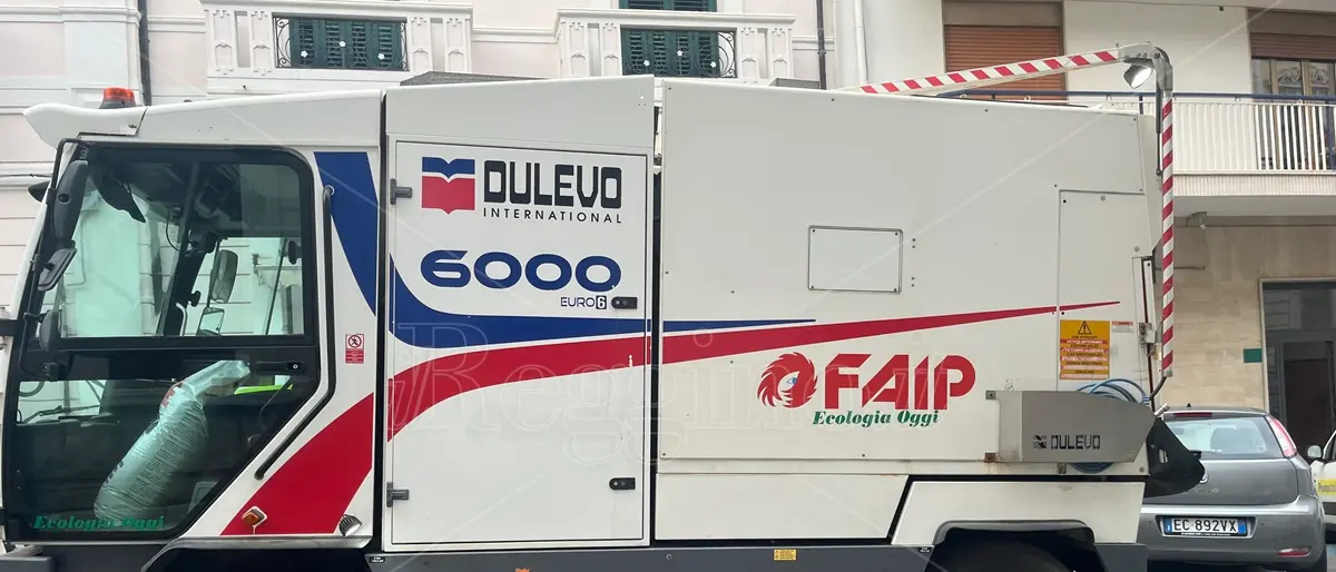 Raccolta rifiuti a Reggio, finisce l'era delle proroghe a Teknoservice: servizio affidato a Ecologia Oggi