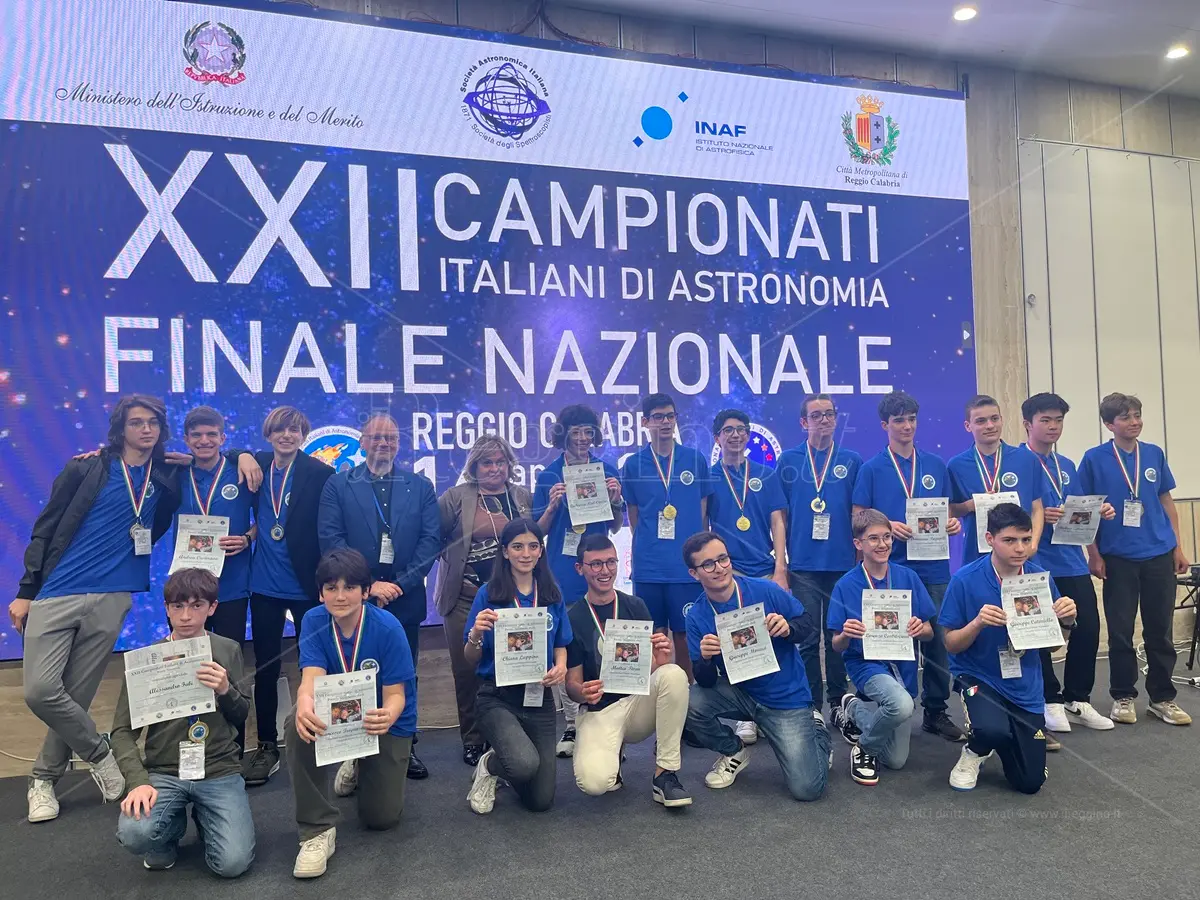 Campionati nazionali di Astronomia, tutti reggini gli studenti calabresi distintisi nelle fasi finali in riva allo Stretto - VIDEO