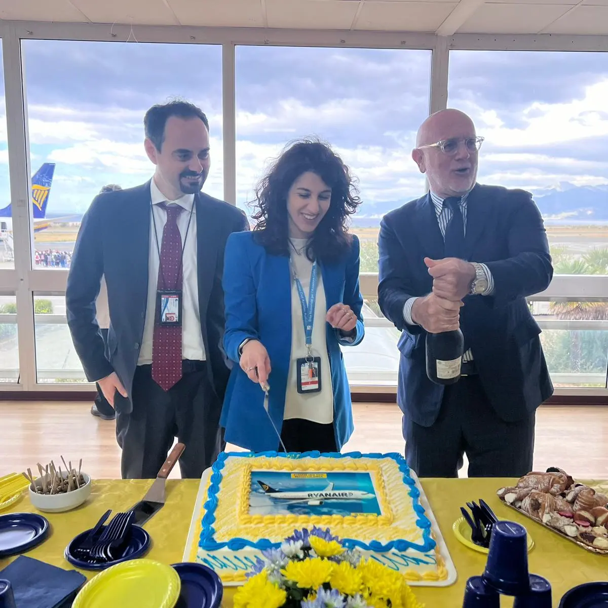 Reggio, battesimo del volo per Ryanair. Bologna e Venezia al completo - VIDEO - FOTO