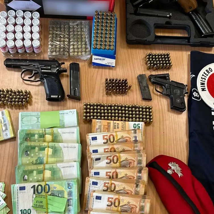 Gioia Tauro, pubblica foto di fucili su Facebook senza avere il porto d’armi: 50enne arrestato