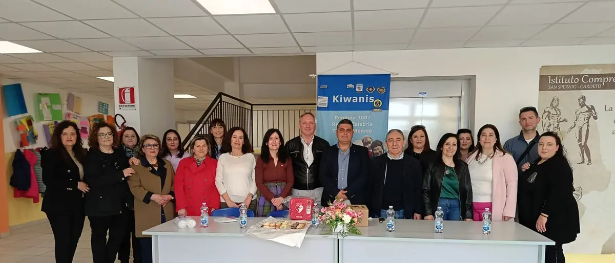 Reggio, Kiwanis Club Reghion 2007 dona una defibrillatore alla Nuova Scuola Primaria San Sperato