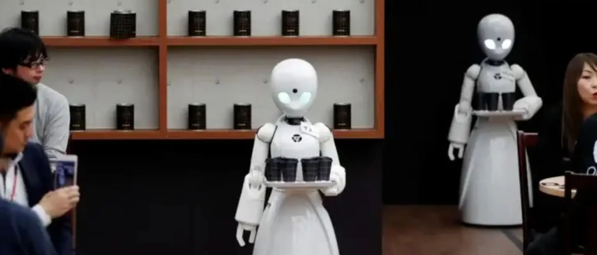 Nei ristoranti reggini arriva Bob, il cameriere robot. Ed è subito polemica