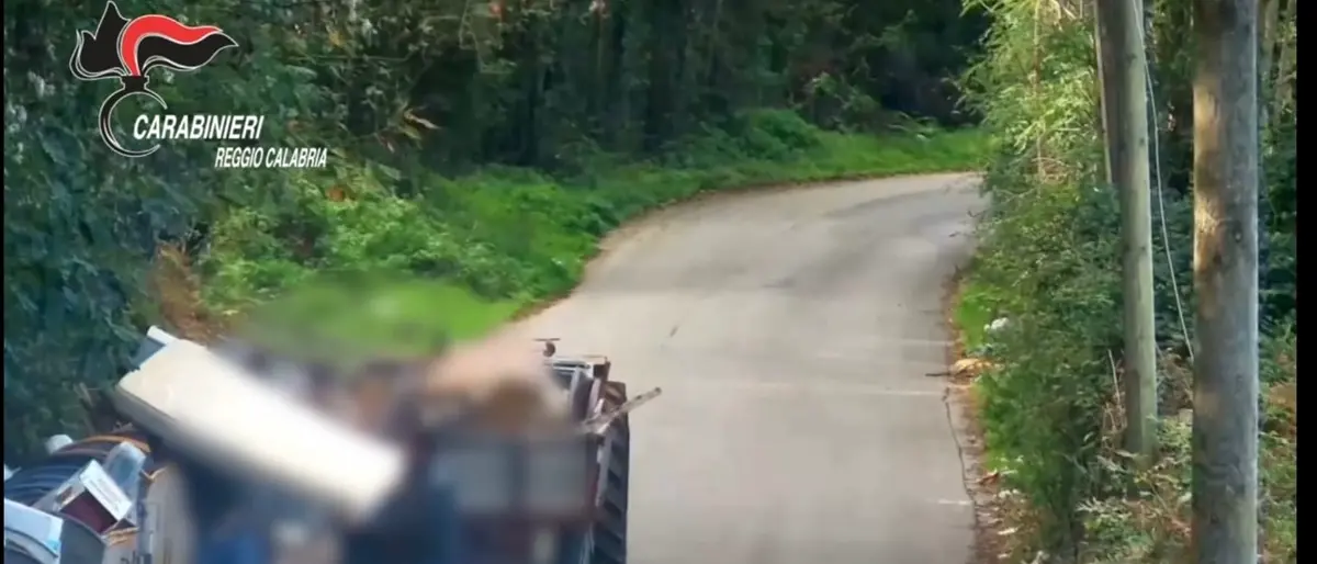 Scilla, discariche abusive in strada: 16 persone indagate - VIDEO