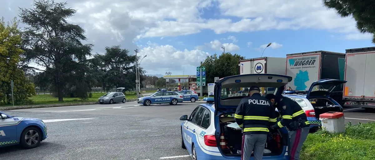Rosarno, la polizia stradale blocca carico di latte non idoneo al consumo