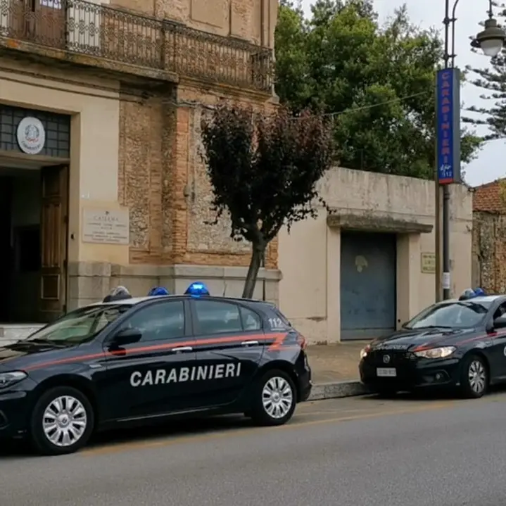 Taurianova, collaboratore scolastico indagato per violenza sessuale «Non dire niente, che m’attaccanu»