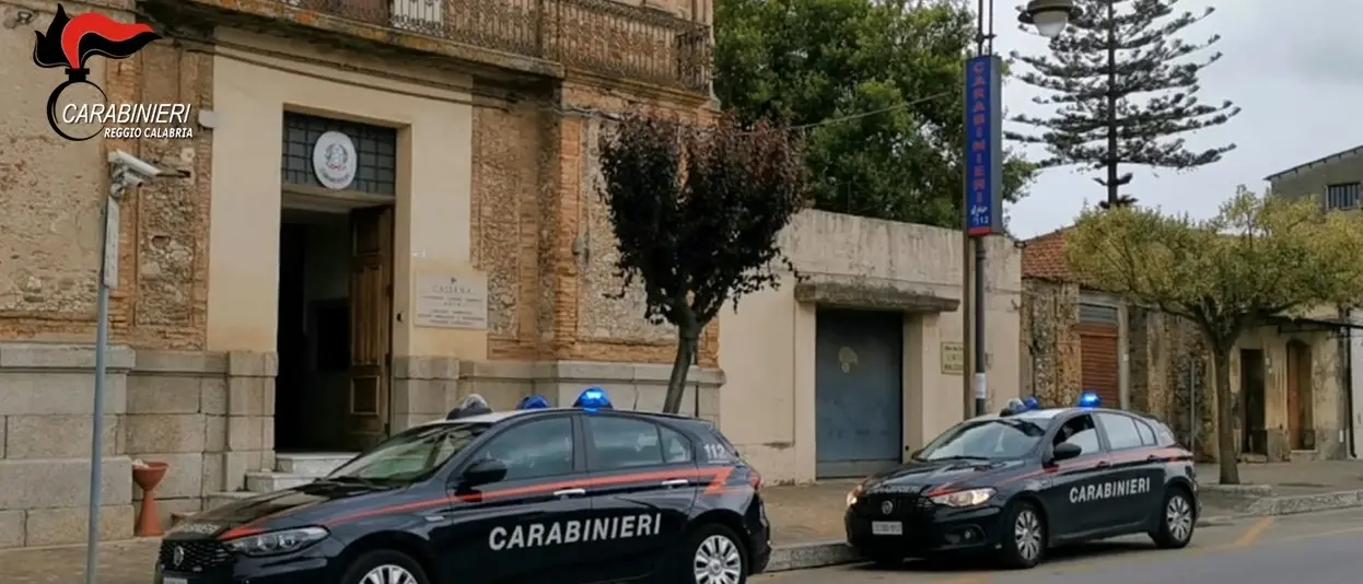 Taurianova, collaboratore scolastico indagato per violenza sessuale «Non dire niente, che m’attaccanu»