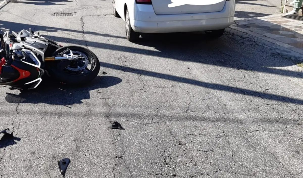 Reggio, incidente in contrada Oliveto: giovane centauro in prognosi riservata