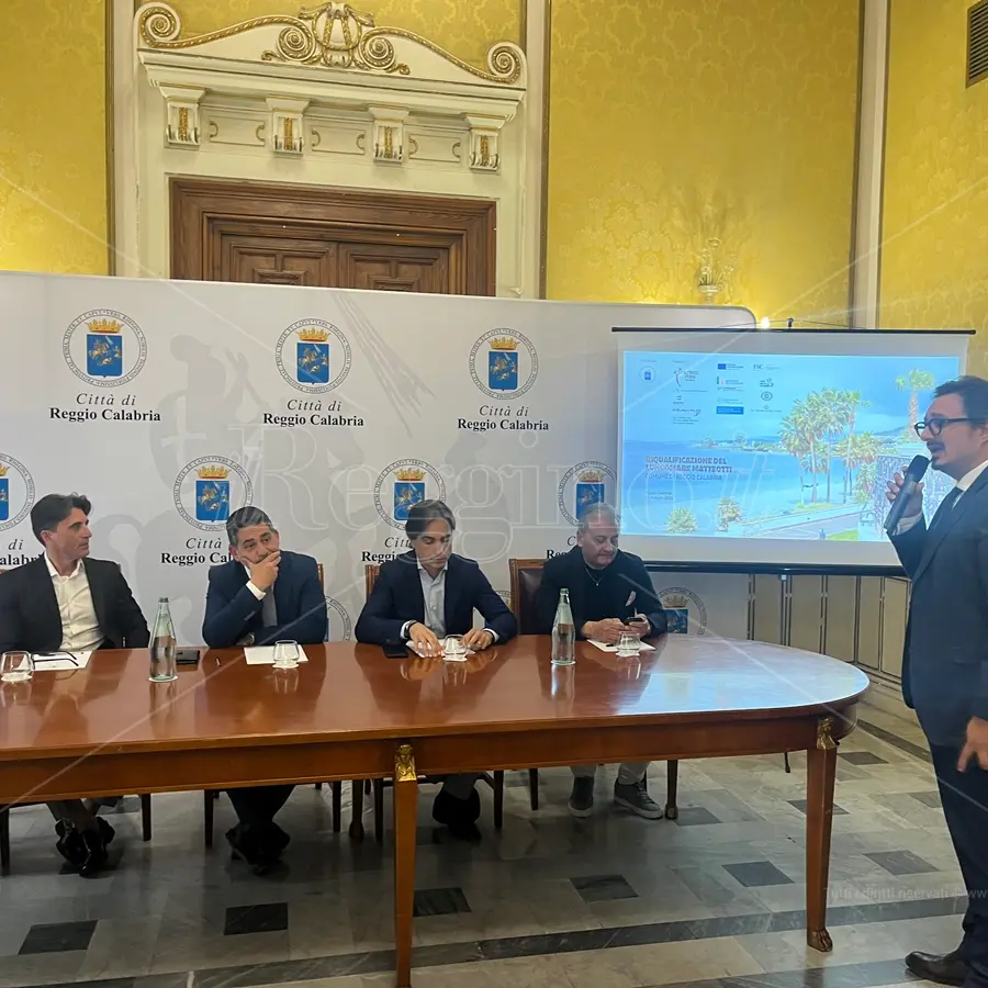 Reggio, al via il mini restyling del lungomare Matteotti: in sicurezza le radici degli alberi secolari e la passeggiata - VIDEO