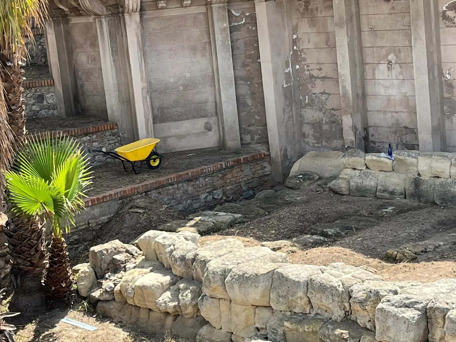 Pulizie straordinarie in vista dell'estate per le Mura Greche