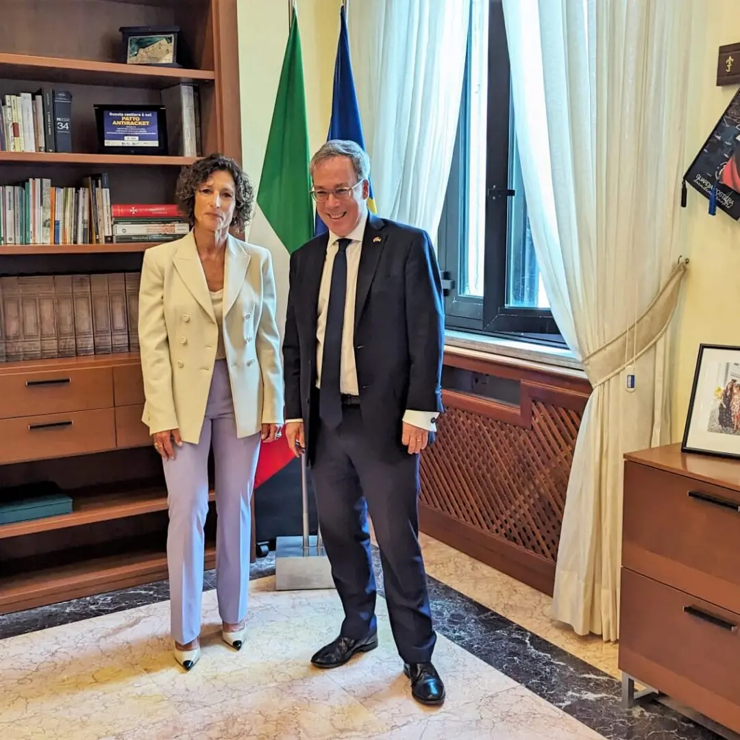 L'Ambasciatore britannico in Italia ricevuto a Reggio dal Prefetto Vaccaro