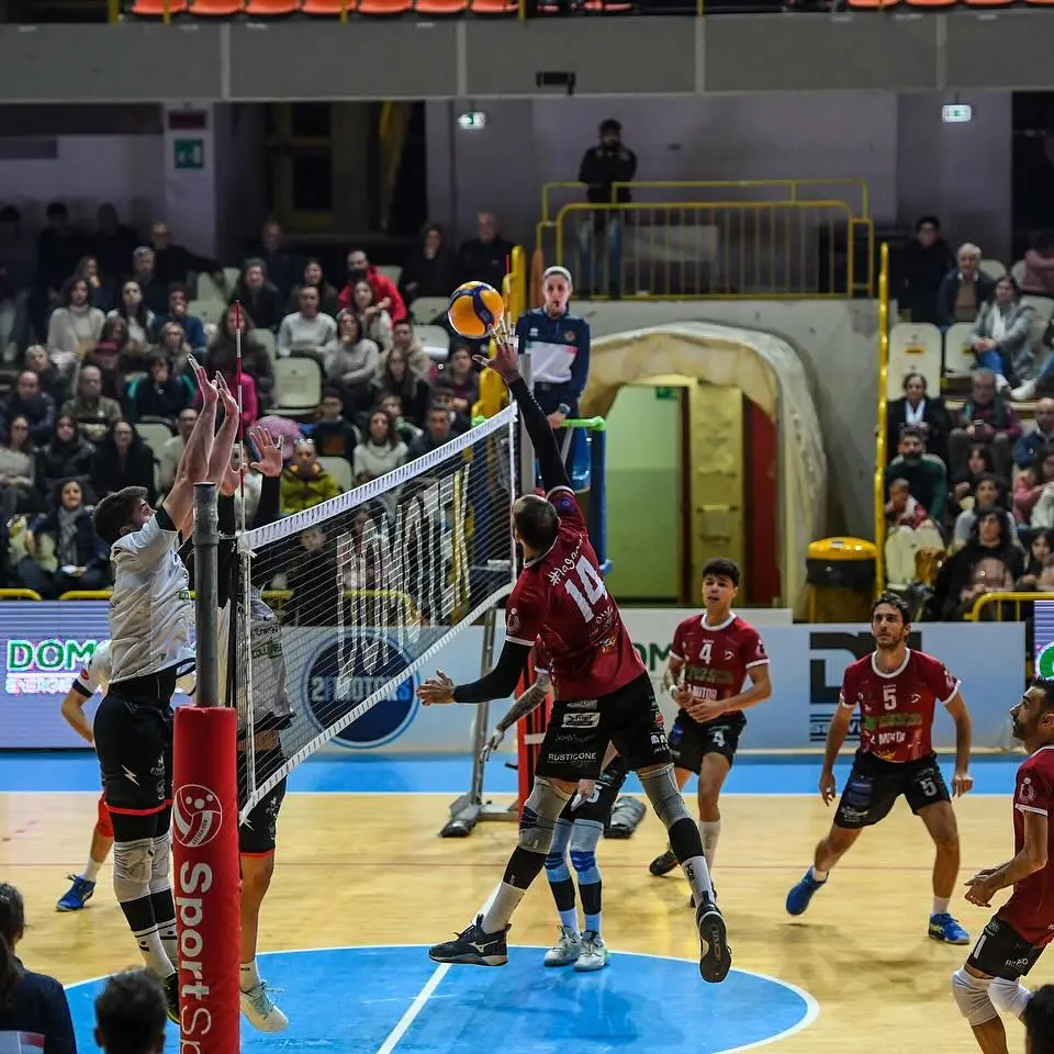 Domotek Volley Reggio, sabato a Grottaglie la prima sfida playoff