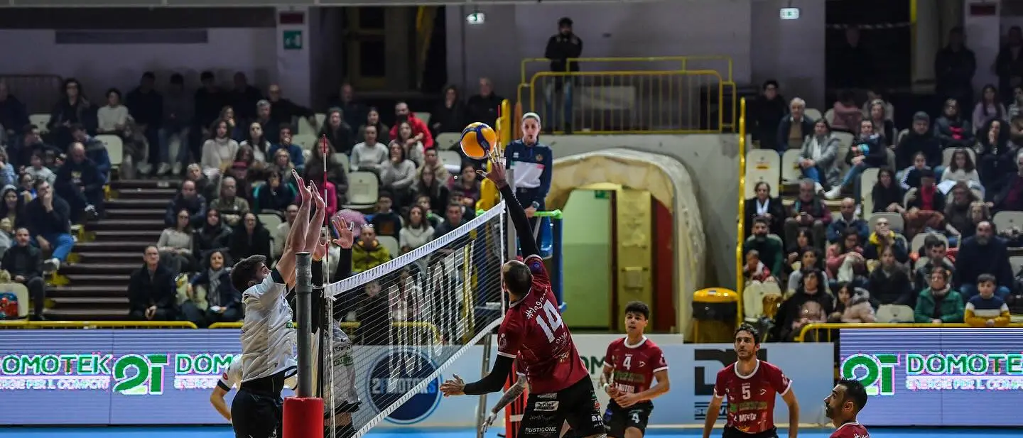 Domotek Volley Reggio, sabato a Grottaglie la prima sfida playoff