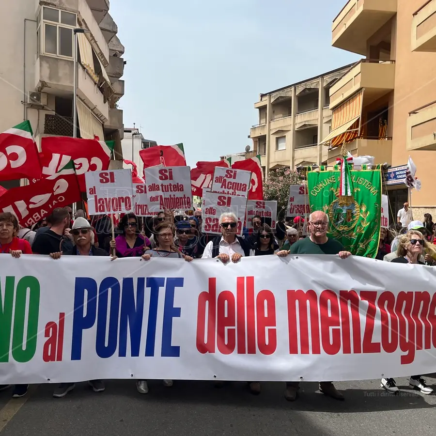 No ponte Calabria: «Con l'emendamento bavaglio della Lega a rischio la libertà di manifestare le proprie idee»