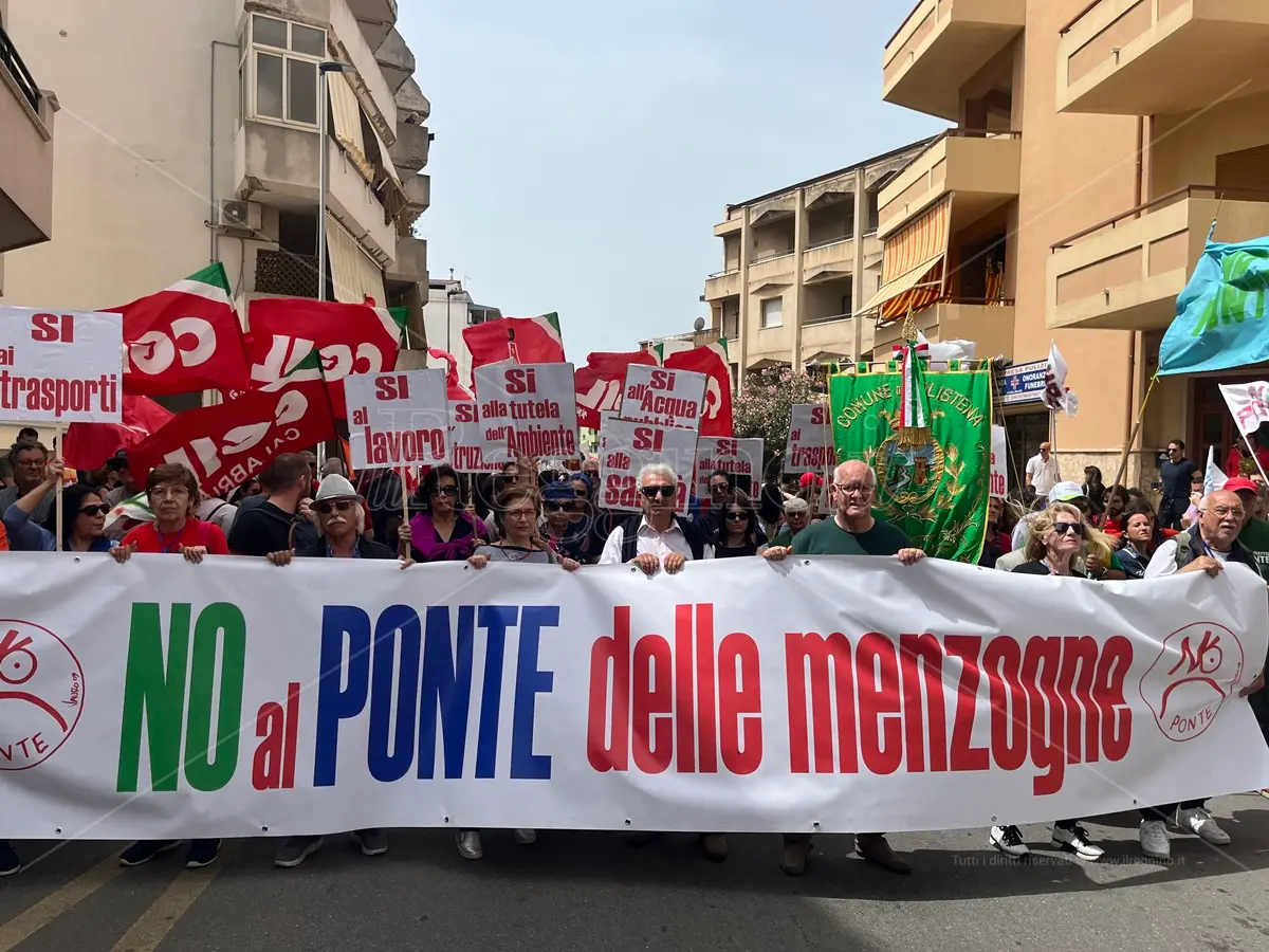 No ponte Calabria: «Con l'emendamento bavaglio della Lega a rischio la libertà di manifestare le proprie idee»