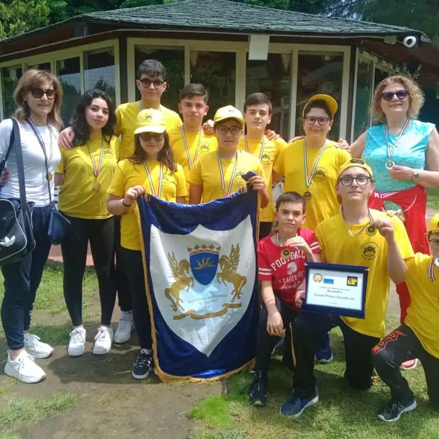 Reggio, l'istituto comprensivo Telesio trionfa alle competizioni sportive scolastiche di Baseball 5 di Rende