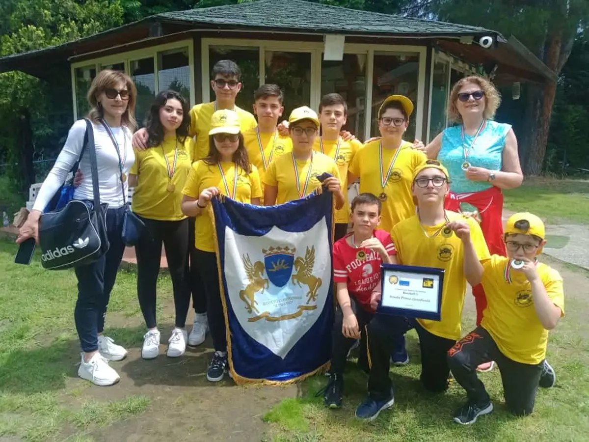 Reggio, l'istituto comprensivo Telesio trionfa alle competizioni sportive scolastiche di Baseball 5 di Rende