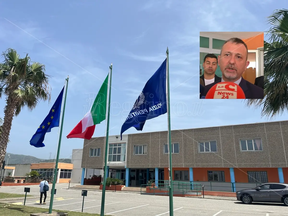 Reggio, Delmastro al carcere di Arghillà promette più personale e una soluzione tampone per gli alloggi prima della Caserma - VIDEO