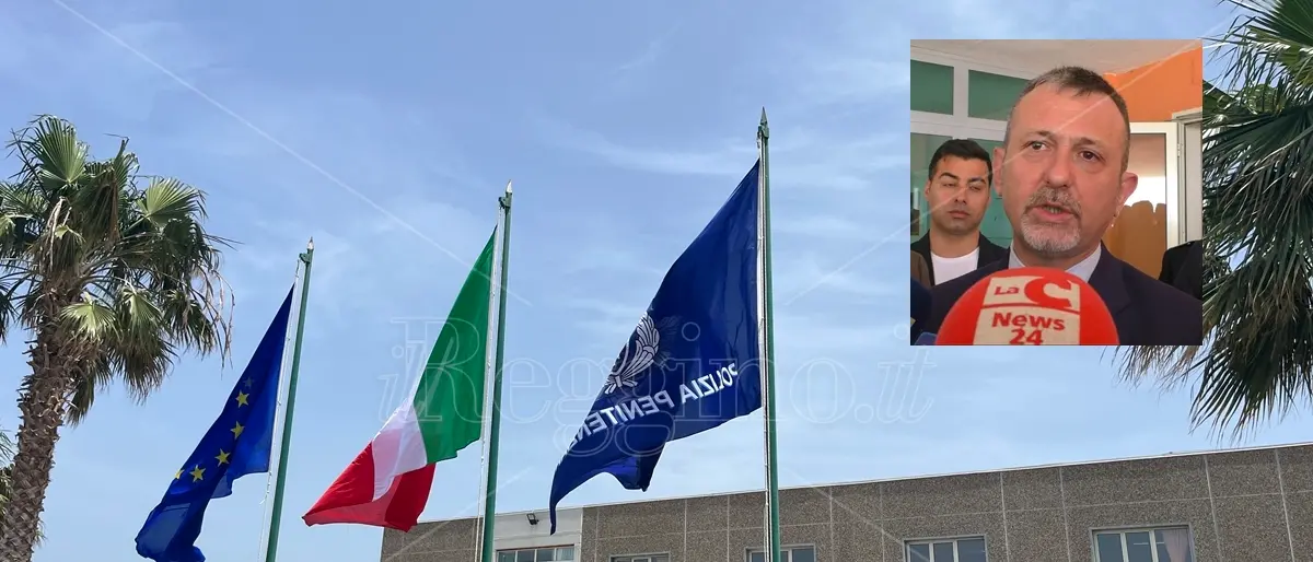 Reggio, Delmastro al carcere di Arghillà promette più personale e una soluzione tampone per gli alloggi prima della Caserma - VIDEO