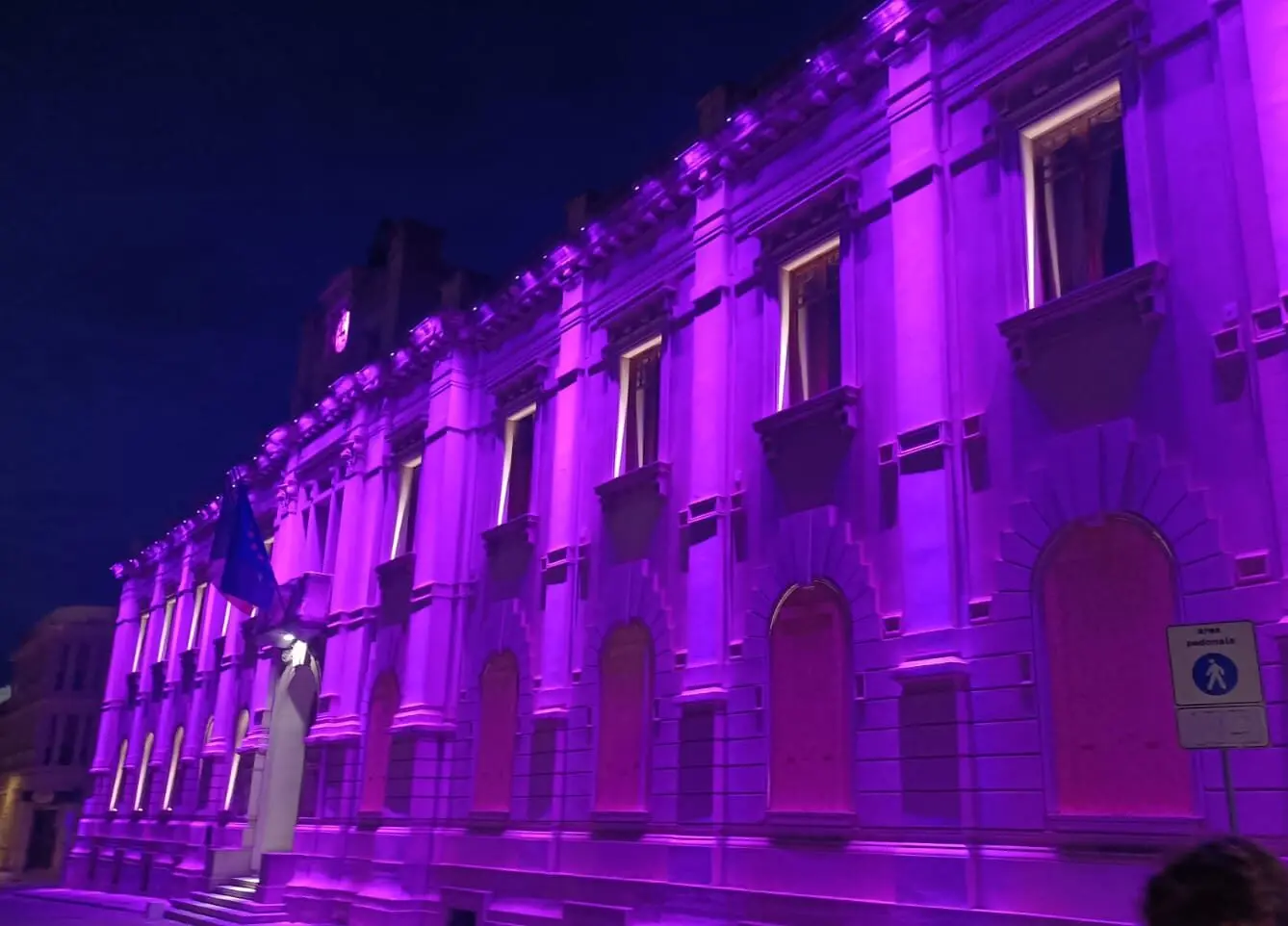 Giornata mondiale patologie eosinofile, Palazzo San Giorgio e Piazza Italia illuminate