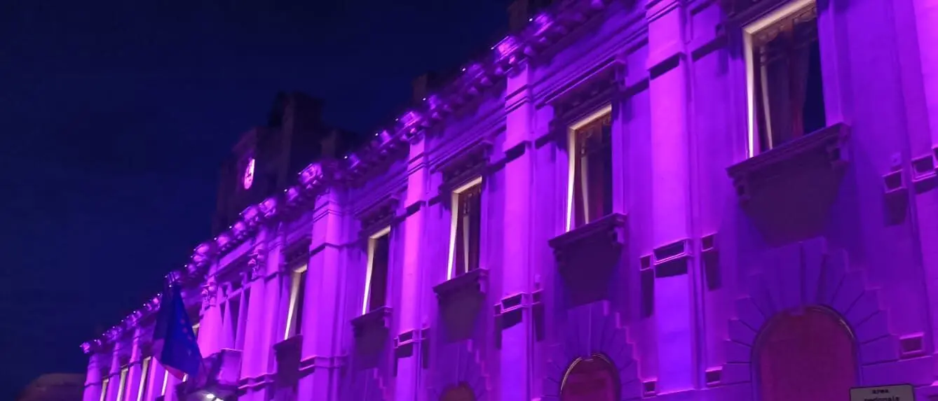 Giornata mondiale patologie eosinofile, Palazzo San Giorgio e Piazza Italia illuminate