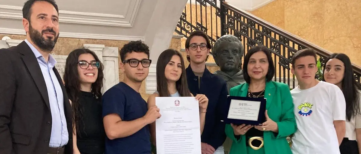Reggio, liceo Campanella si afferma al concorso “L’IA fra i banchi di scuola”
