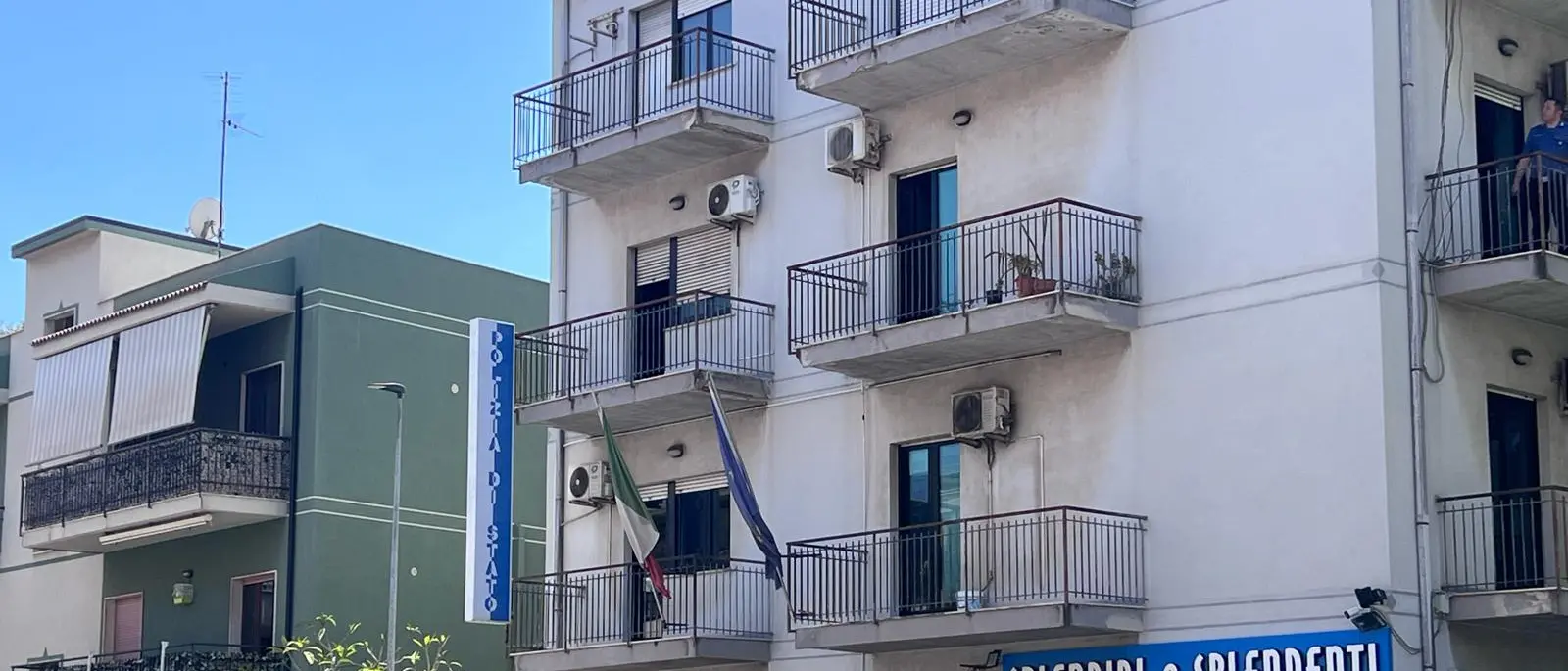 Neonato morto a Villa, scattano le manette per la madre della 13enne: il piccolo era ancora vivo dopo il parto