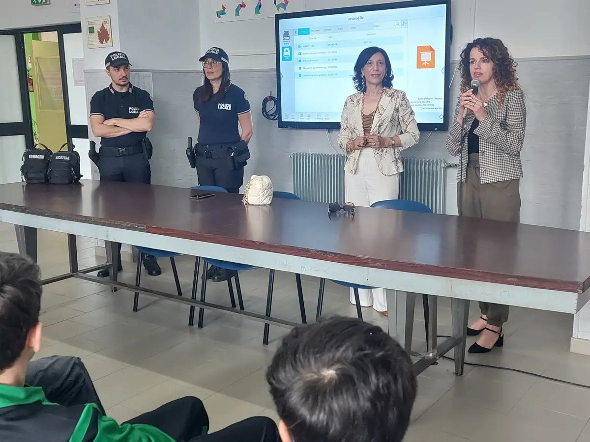 Taurianova, a scuola guida per il monopattino con la Polizia locale