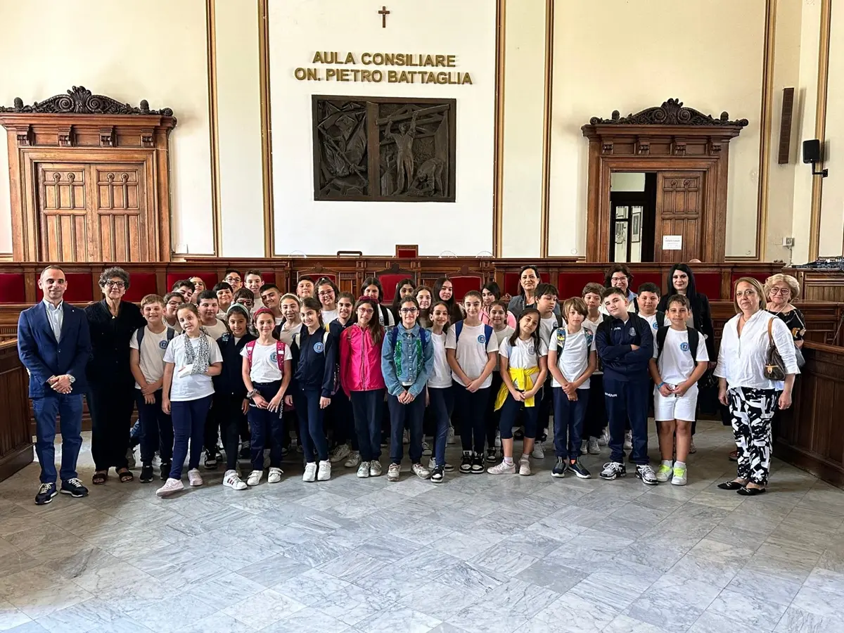 Reggio, studenti dell’istituto comprensivo “Radice-Alighieri” in visita a Palazzo San Giorgio