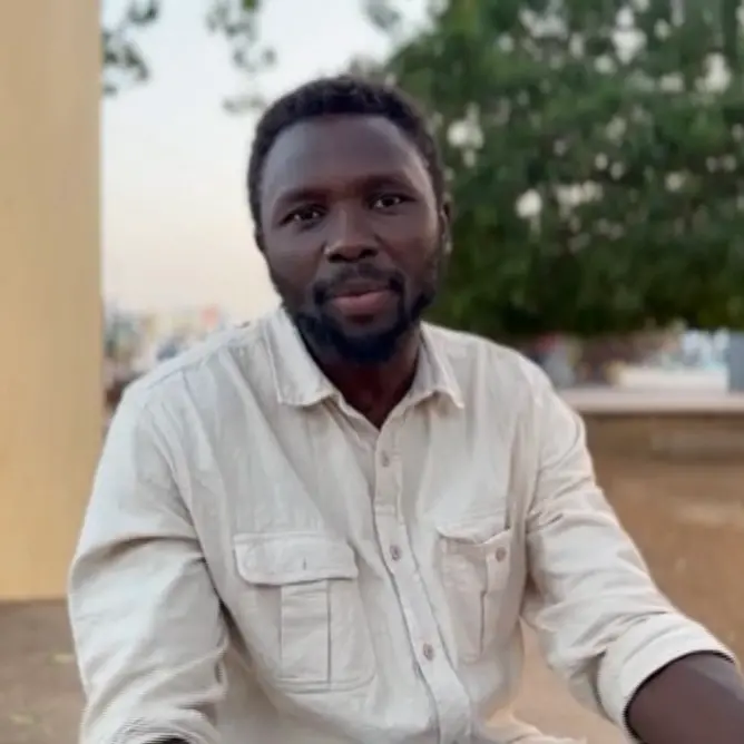 Migranti, Mamadou Kouassi: «Grazie ai volontari di Reggio per avere accolto anche chi non è sopravvissuto al mare»