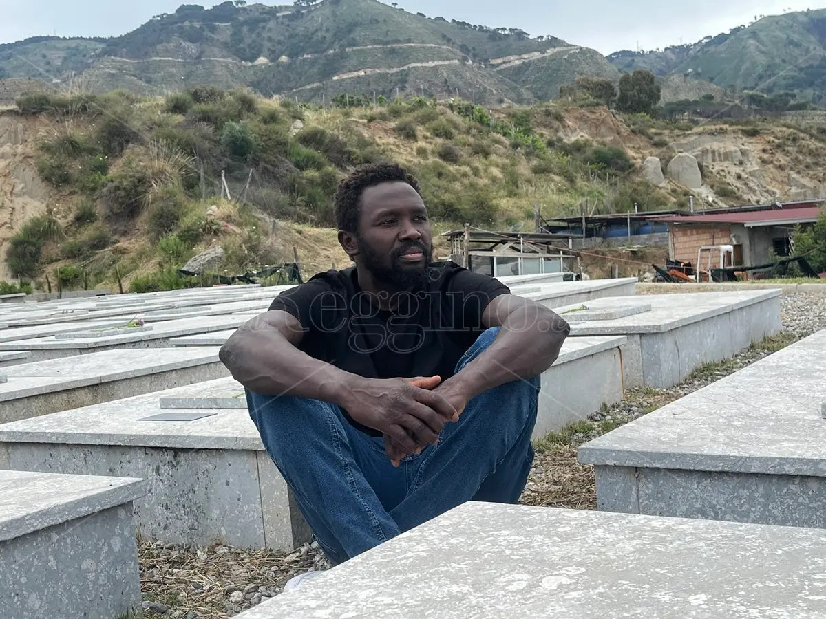 Dalla Costa d’Avorio a Caserta, passando dalle prigioni libiche e dal ghetto di Rosarno: a Reggio la testimonianza di Mamadou Kouassi - VIDEO