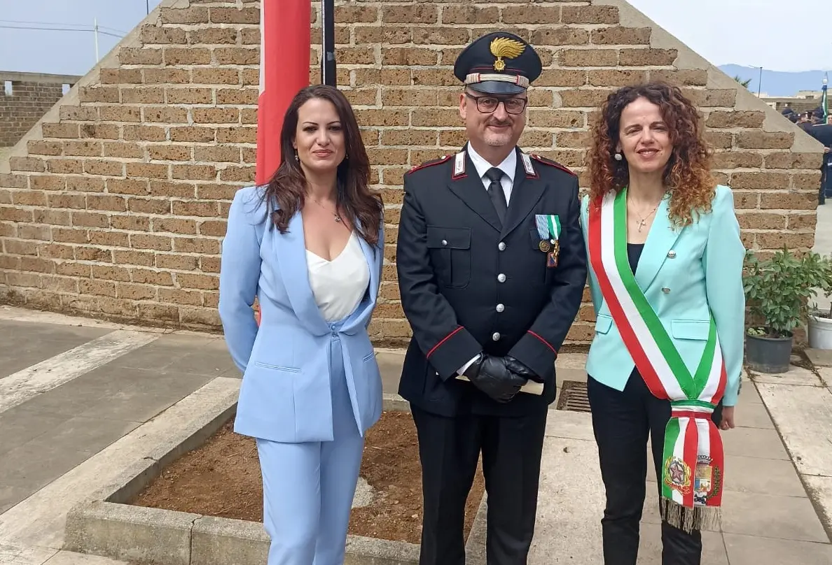 Festa per i 210 anni dell'Arma, Crea e Fedele a Reggio Calabria si congratulano con il maresciallo Barranco per l’encomio ricevuto