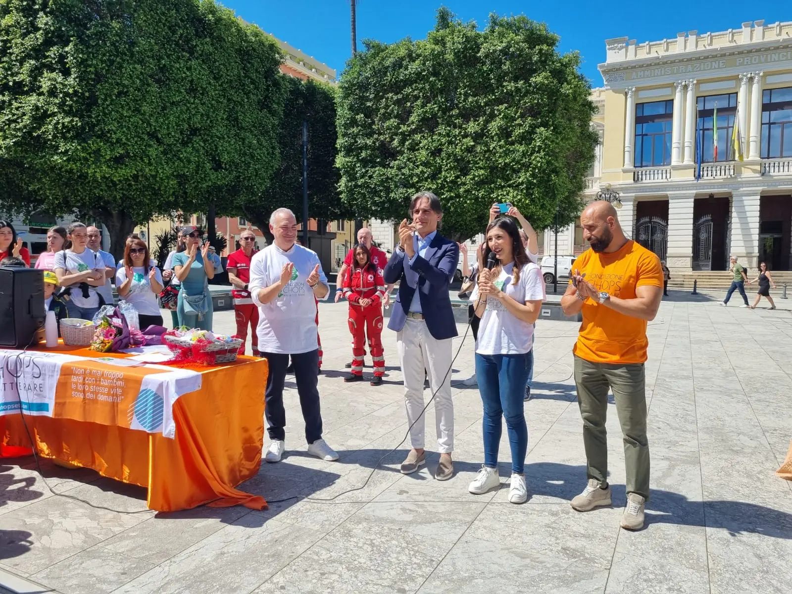 Fondazione CHOPS Malattie Rare, a piazza Italia la cerimonia di consegna del ricavato in beneficenza ai genitori del piccolo Mario