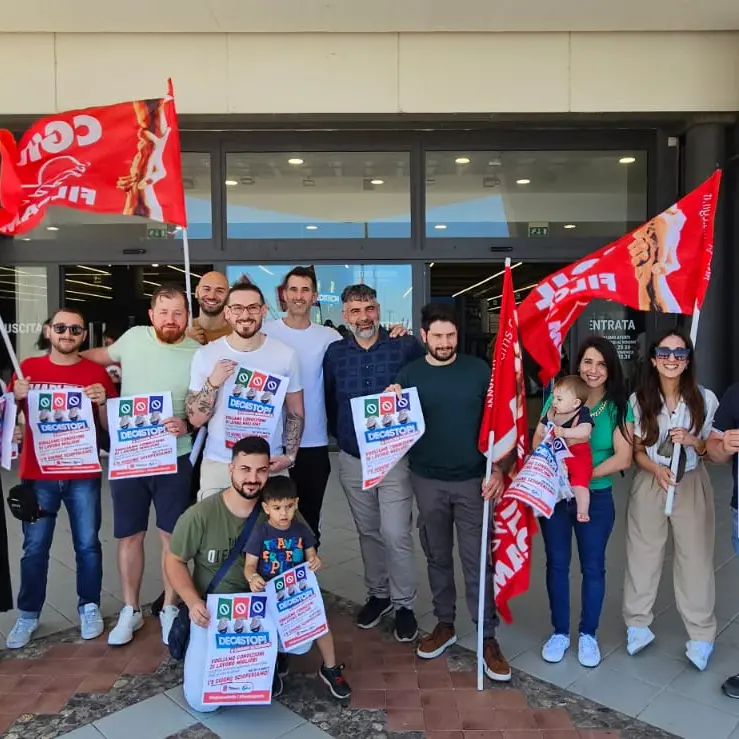 Gioia Tauro, lavoratori Decathlon in sciopero. Filcams Cgil: «Lanciato un importante segnale all’azienda»