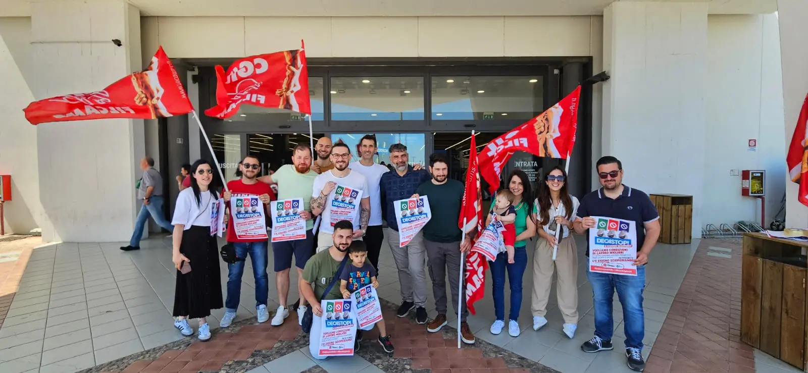 Gioia Tauro, lavoratori Decathlon in sciopero. Filcams Cgil: «Lanciato un importante segnale all’azienda»