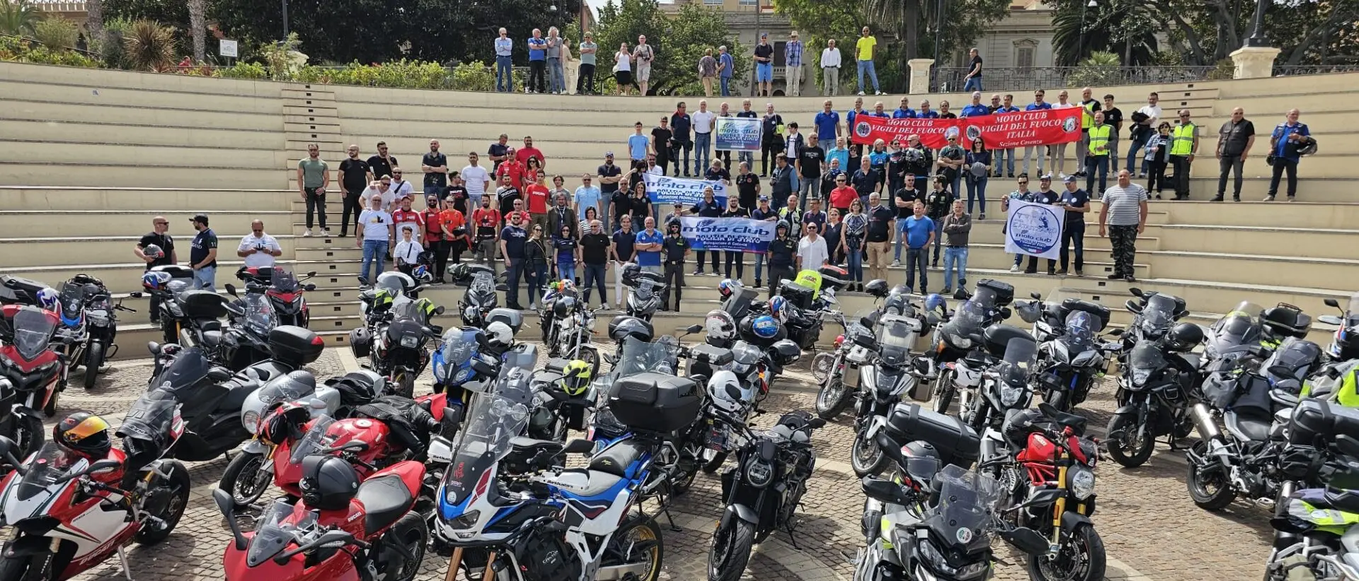 Cicloturismo a Reggio Calabria: migliaia di partecipanti per due motoraduni delle Triumph e del Motoclub Polizia di Stato