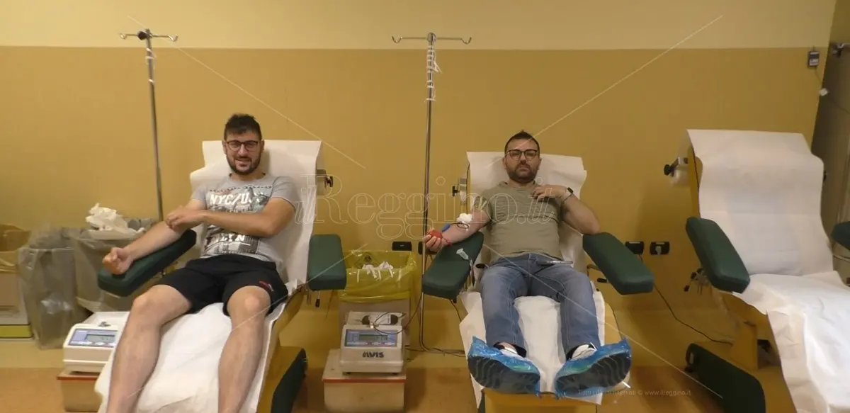 Giornata del Donatore di sangue a Reggio, Vincenzo e Francesco: «Donare è un gesto semplice che può salvare una vita» - VIDEO