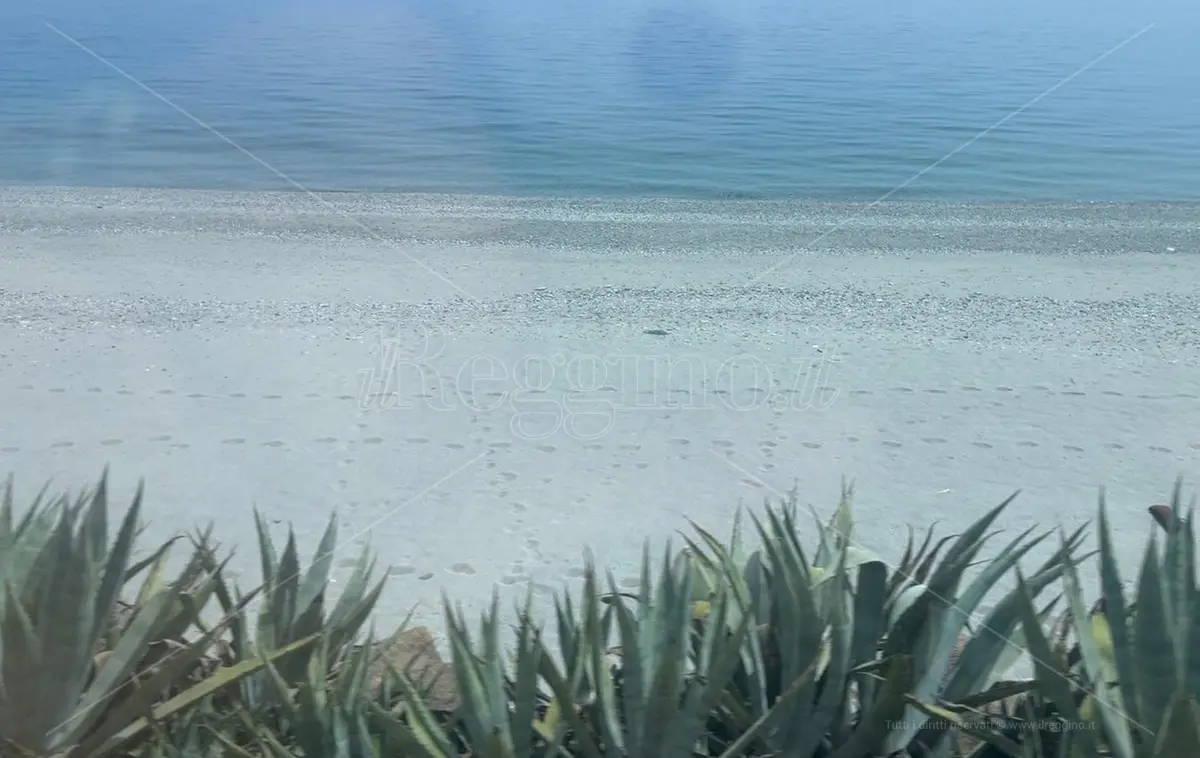 Litorale ionico di Reggio, un paradiso perduto sospeso tra bellezza e abbandono - FOTO